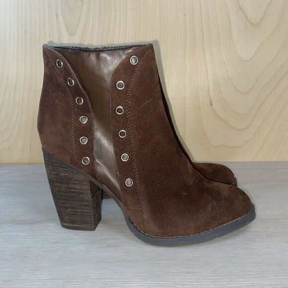 Volatile Vegan Faux Suede Brown Ankle Boots 8 - Picture 3 of 11